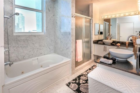 Condo in Miami, Florida, 3 bedrooms № 2065051 - photo 16