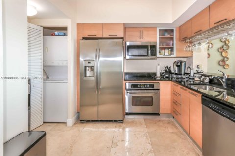 Condo in Miami, Florida, 3 bedrooms № 2065051 - photo 15