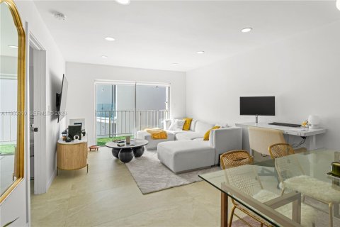 Condominio en alquiler en Miami Beach, Florida, 1 dormitorio, 64.47 m2 № 2008020 - foto 2