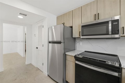 Condominio en alquiler en Miami Beach, Florida, 1 dormitorio, 64.47 m2 № 2008020 - foto 7