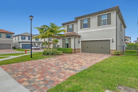 Casa en venta en Lake Worth, Florida, 5 dormitorios, 245.73 m2 № 2177124 - foto 2