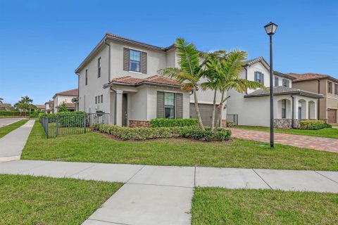 Casa en Lake Worth, Florida 5 dormitorios, 245.73 m2 № 2177124