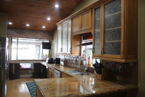 Купить виллу или дом в Пемброк-Пайнс, Флорида 3 спальни, 165.55м2, № 1984613 - фото 7