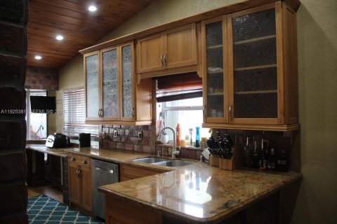 Купить виллу или дом в Пемброк-Пайнс, Флорида 3 спальни, 165.55м2, № 1984613 - фото 6