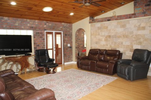 Купить виллу или дом в Пемброк-Пайнс, Флорида 3 спальни, 165.55м2, № 1984613 - фото 4