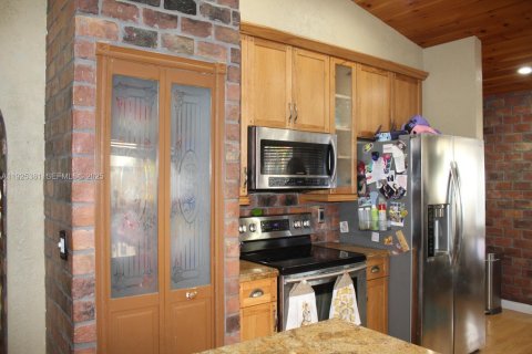 Купить виллу или дом в Пемброк-Пайнс, Флорида 3 спальни, 165.55м2, № 1984613 - фото 8