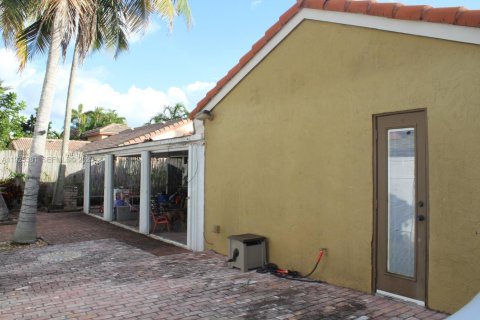 Купить виллу или дом в Пемброк-Пайнс, Флорида 3 спальни, 165.55м2, № 1984613 - фото 2