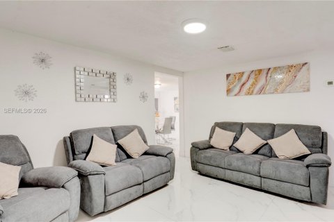 Купить виллу или дом в Майами, Флорида 4 спальни, 179.49м2, № 2048739 - фото 4