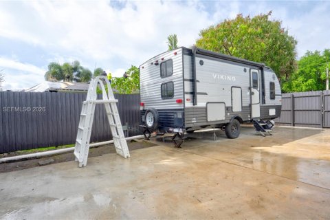 Купить виллу или дом в Майами, Флорида 4 спальни, 179.49м2, № 2048739 - фото 27