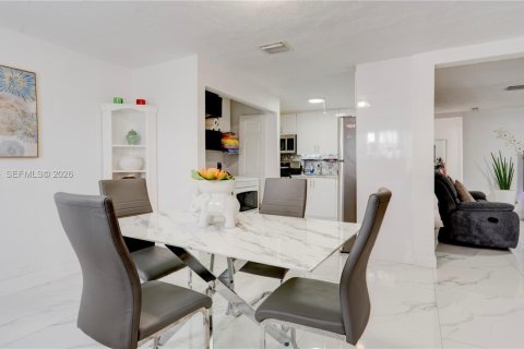 Купить виллу или дом в Майами, Флорида 4 спальни, 179.49м2, № 2048739 - фото 20