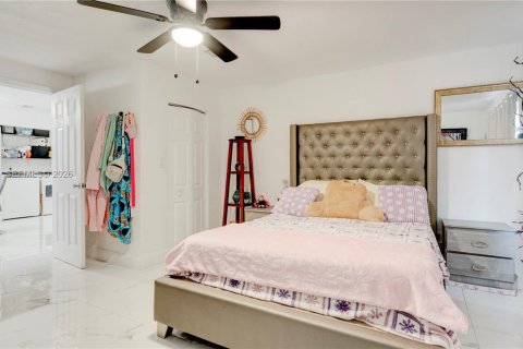 Купить виллу или дом в Майами, Флорида 4 спальни, 179.49м2, № 2048739 - фото 17