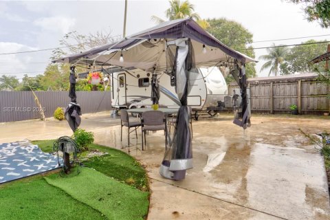 Купить виллу или дом в Майами, Флорида 4 спальни, 179.49м2, № 2048739 - фото 28