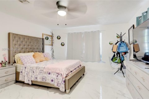 Купить виллу или дом в Майами, Флорида 4 спальни, 179.49м2, № 2048739 - фото 15