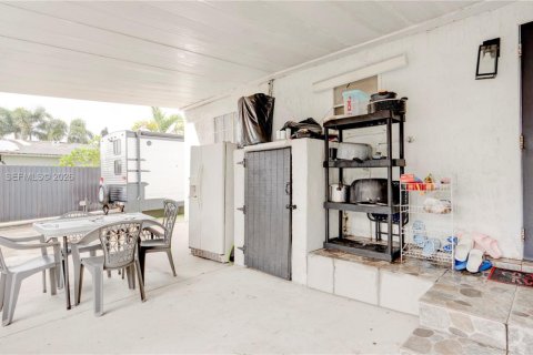 Купить виллу или дом в Майами, Флорида 4 спальни, 179.49м2, № 2048739 - фото 25