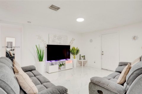 Купить виллу или дом в Майами, Флорида 4 спальни, 179.49м2, № 2048739 - фото 5