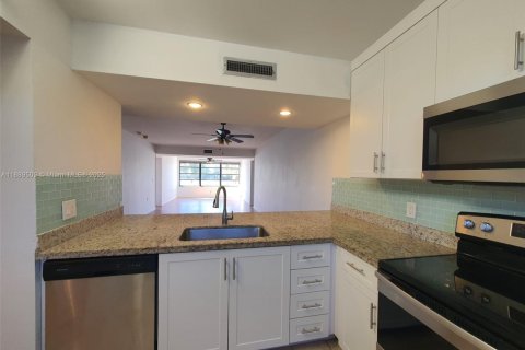 Copropriété à louer à West Palm Beach, Floride: 2 chambres, 133.5 m2 № 1941523 - photo 1