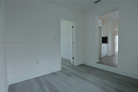 Купить виллу или дом в Майами, Флорида 3 спальни, № 1965189 - фото 12