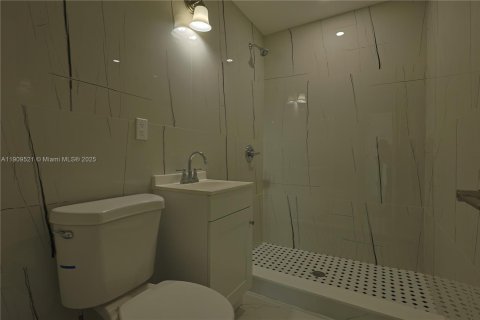 Купить виллу или дом в Майами, Флорида 3 спальни, № 1965189 - фото 18