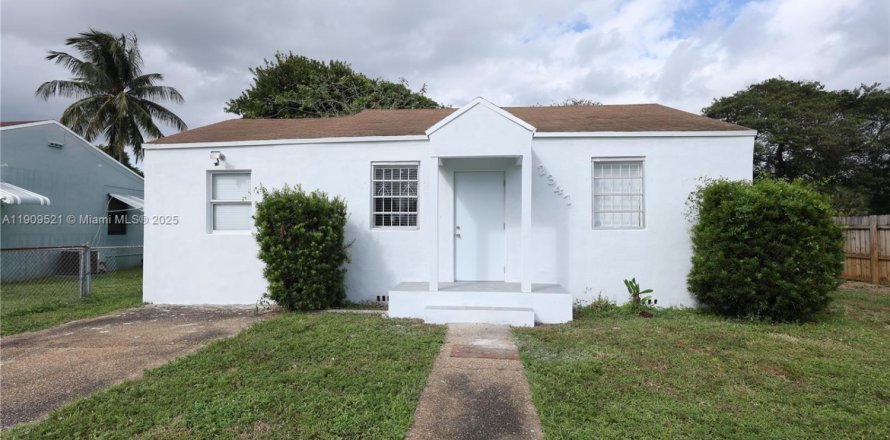 Дом в Майами, Флорида 3 спальни № 1965189