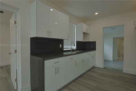 Купить виллу или дом в Майами, Флорида 3 спальни, № 1965189 - фото 5