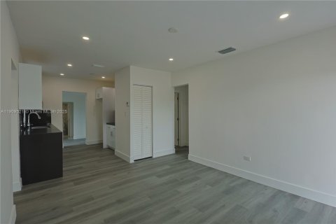 Купить виллу или дом в Майами, Флорида 3 спальни, № 1965189 - фото 7