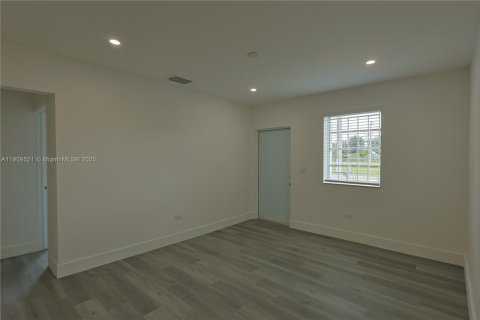 Купить виллу или дом в Майами, Флорида 3 спальни, № 1965189 - фото 4