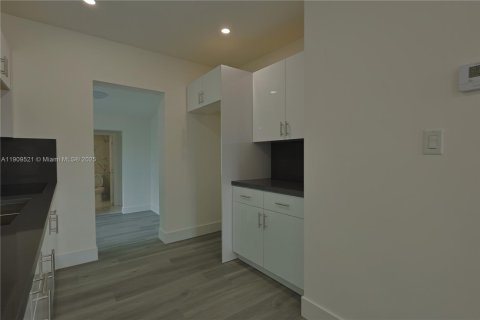 Купить виллу или дом в Майами, Флорида 3 спальни, № 1965189 - фото 14