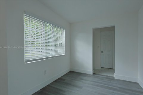 Купить виллу или дом в Майами, Флорида 3 спальни, № 1965189 - фото 16