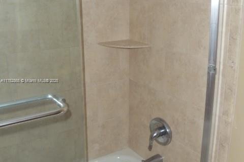 Condo in North Miami, Florida, 2 bedrooms  № 1960875 - photo 13