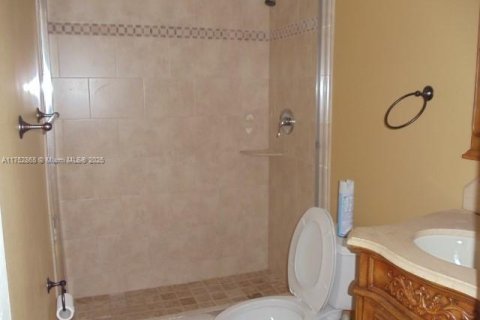 Condo in North Miami, Florida, 2 bedrooms  № 1960875 - photo 9