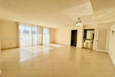Condo in Sunny Isles Beach, Florida, 3 bedrooms  № 1891890 - photo 6
