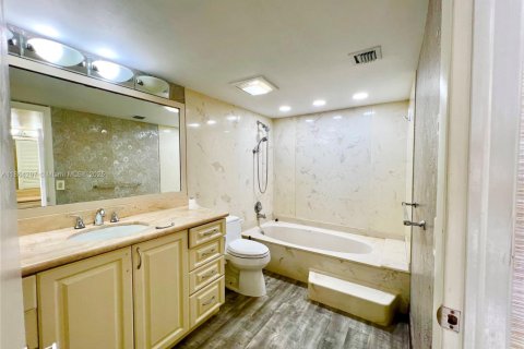 Condo in Sunny Isles Beach, Florida, 3 bedrooms  № 1891890 - photo 15