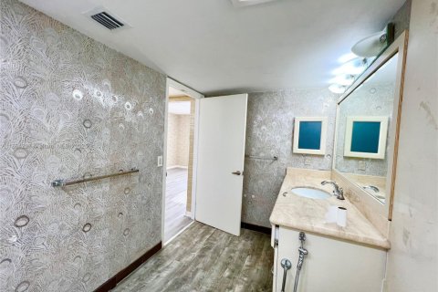 Condo in Sunny Isles Beach, Florida, 3 bedrooms  № 1891890 - photo 22
