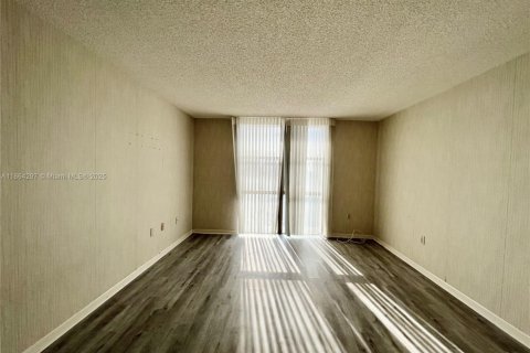 Condo in Sunny Isles Beach, Florida, 3 bedrooms  № 1891890 - photo 19