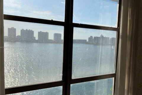 Condo in Sunny Isles Beach, Florida, 3 bedrooms  № 1891890 - photo 11