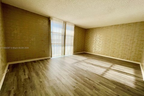 Condo in Sunny Isles Beach, Florida, 3 bedrooms  № 1891890 - photo 13
