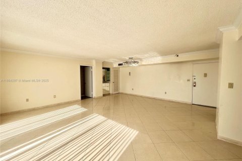 Condo in Sunny Isles Beach, Florida, 3 bedrooms  № 1891890 - photo 9