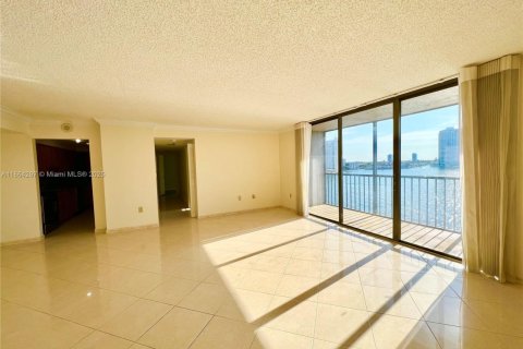 Condo in Sunny Isles Beach, Florida, 3 bedrooms  № 1891890 - photo 7