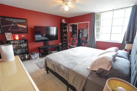 Купить кондоминиум в Хайалиа, Флорида 2 спальни, 112.23м2, № 2038248 - фото 21