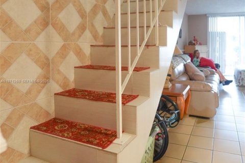 Купить кондоминиум в Хайалиа, Флорида 2 спальни, 112.23м2, № 2038248 - фото 13