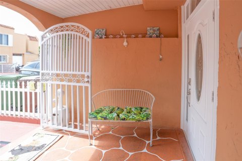 Купить кондоминиум в Хайалиа, Флорида 2 спальни, 112.23м2, № 2038248 - фото 7