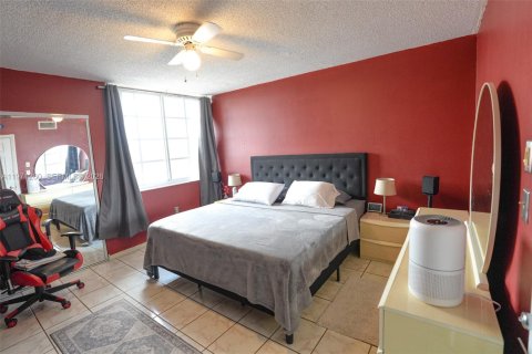 Купить кондоминиум в Хайалиа, Флорида 2 спальни, 112.23м2, № 2038248 - фото 22