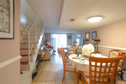 Купить кондоминиум в Хайалиа, Флорида 2 спальни, 112.23м2, № 2038248 - фото 12