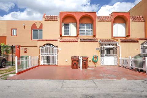 Купить кондоминиум в Хайалиа, Флорида 2 спальни, 112.23м2, № 2038248 - фото 27