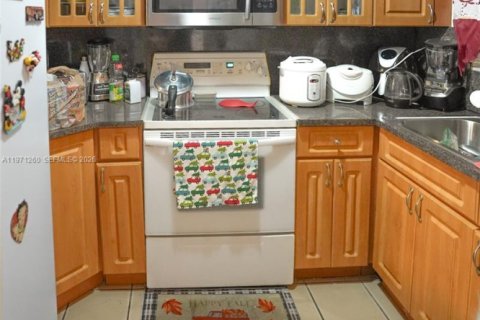 Купить кондоминиум в Хайалиа, Флорида 2 спальни, 112.23м2, № 2038248 - фото 11