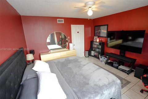 Купить кондоминиум в Хайалиа, Флорида 2 спальни, 112.23м2, № 2038248 - фото 23