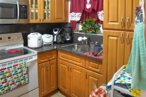 Купить кондоминиум в Хайалиа, Флорида 2 спальни, 112.23м2, № 2038248 - фото 9