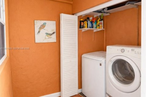 Купить кондоминиум в Хайалиа, Флорида 2 спальни, 112.23м2, № 2038248 - фото 5