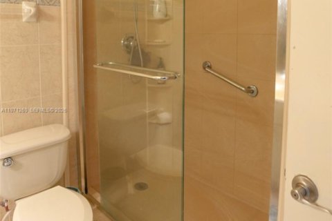 Купить кондоминиум в Хайалиа, Флорида 2 спальни, 112.23м2, № 2038248 - фото 19