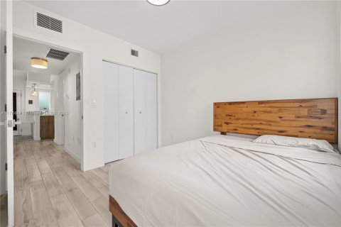 Condo in Miami Beach, Florida, 2 bedrooms  № 1585280 - photo 15